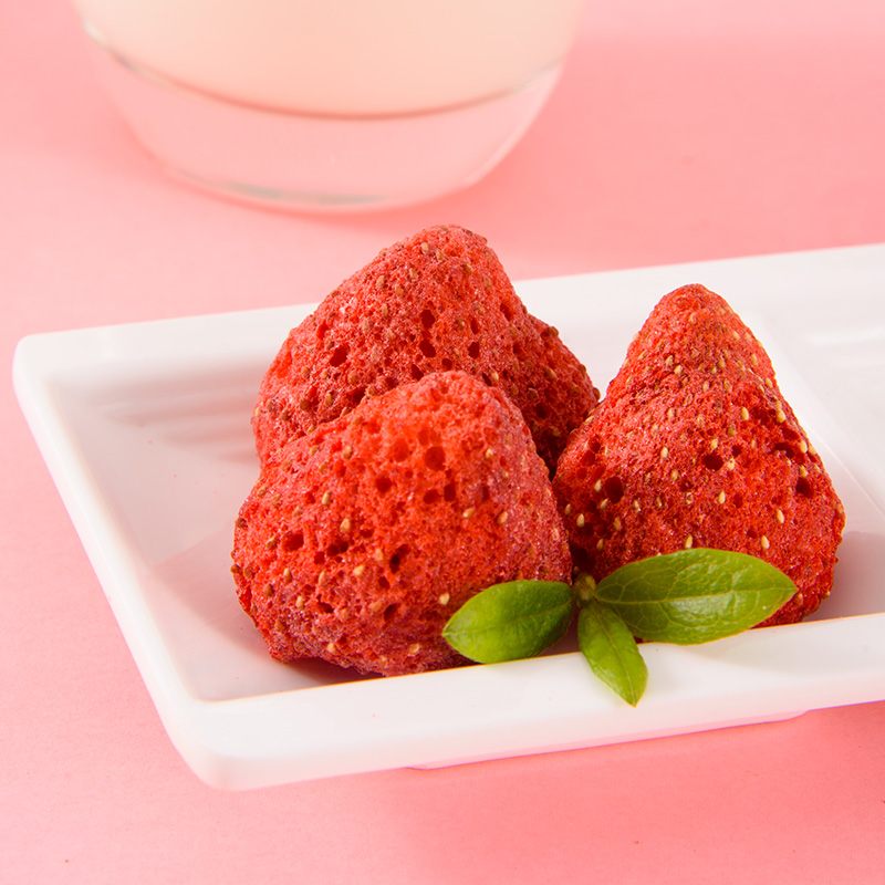 新货冻干草莓脆整粒网红零食雪花酥水果脯干烘焙儿童果干早餐零食 - 图1
