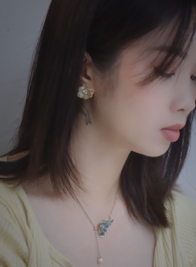 破茧成蝶滴胶钛钢镀金调节项链
