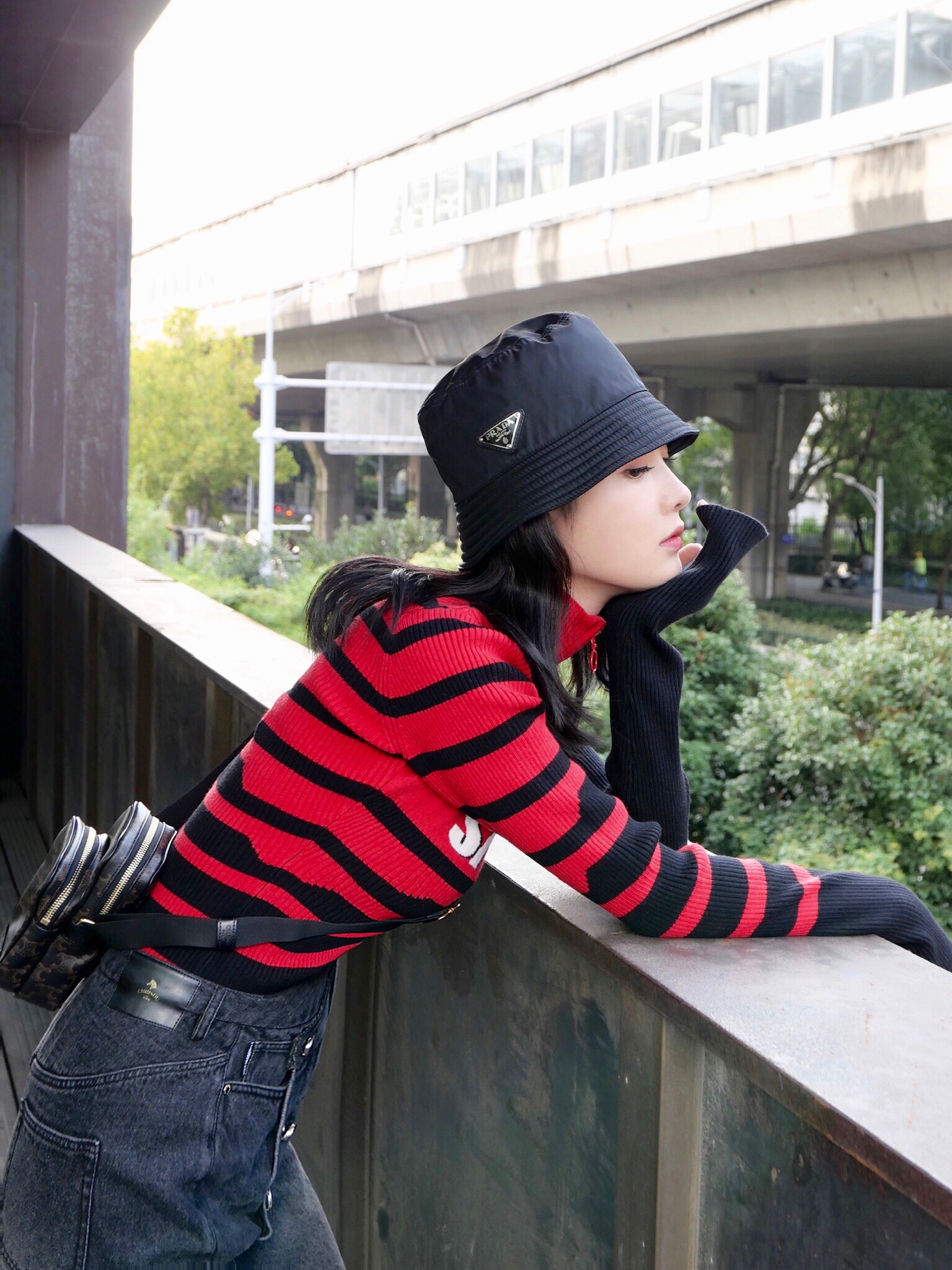 【清货折黑红S】CHRISOU BY DAN欧阳丹新品时尚撞色针织高领上衣 - 图0