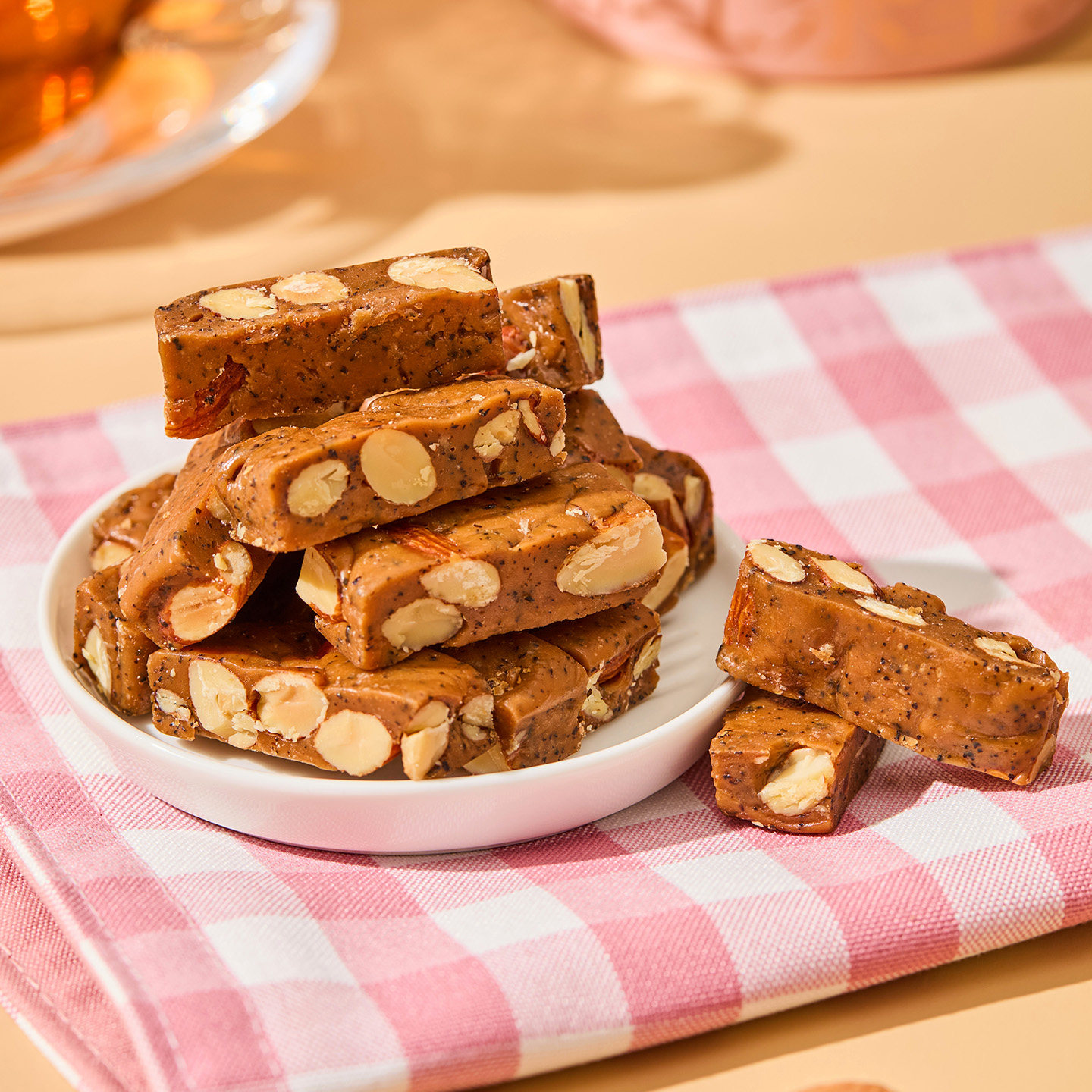 荣锦本味焦糖红茶坚果脆罐装112g低甜健康巴旦木办公室小零食便携,淘宝优惠券,粉丝福利购,淘宝优惠卷