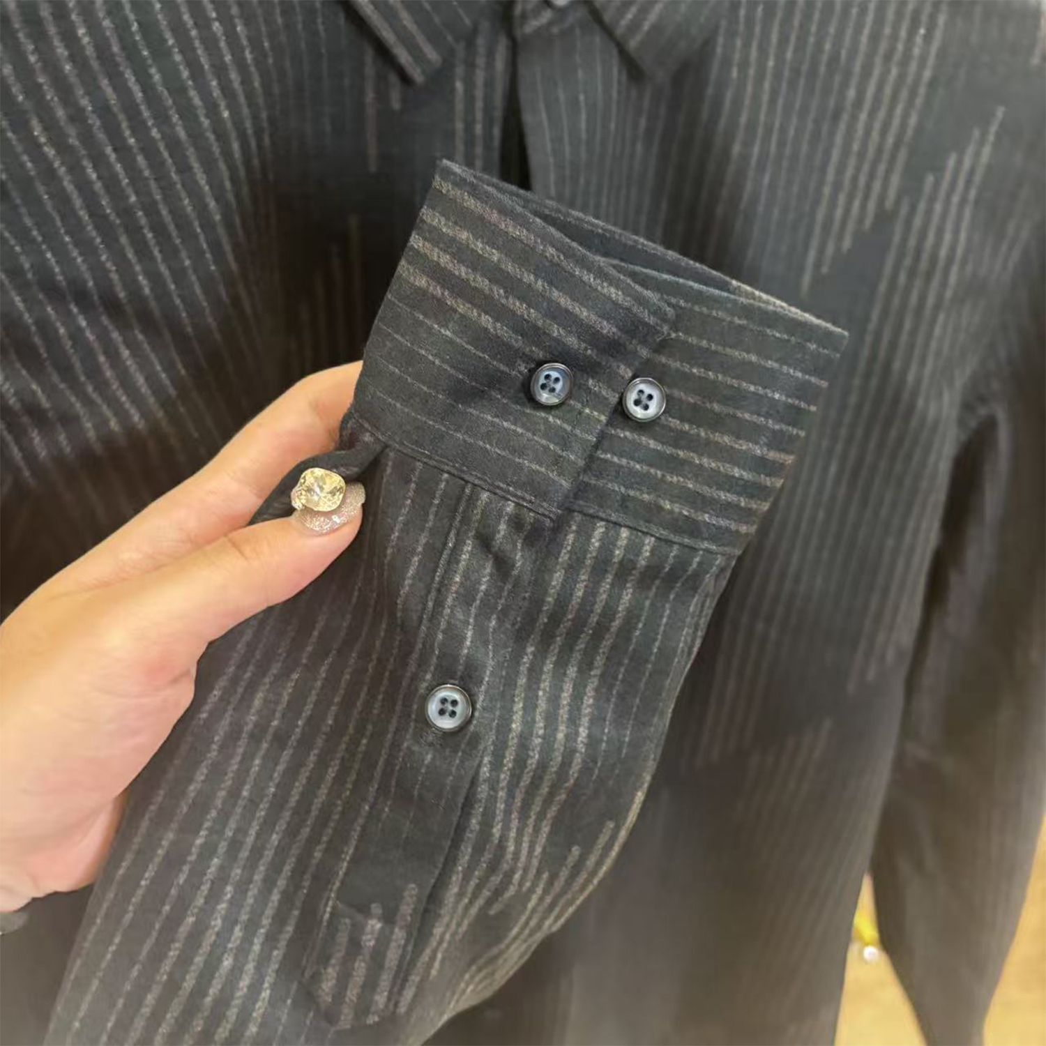 【罗家】温暖一体绒!秋冬厚款无痕压胶商务休闲条纹磨绒长袖衬衫 - 图1