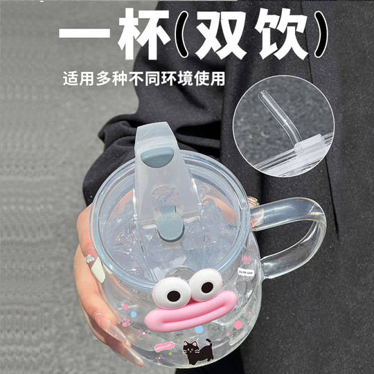 Taza de paja linda de niña alta de vidrio de dibujos animados