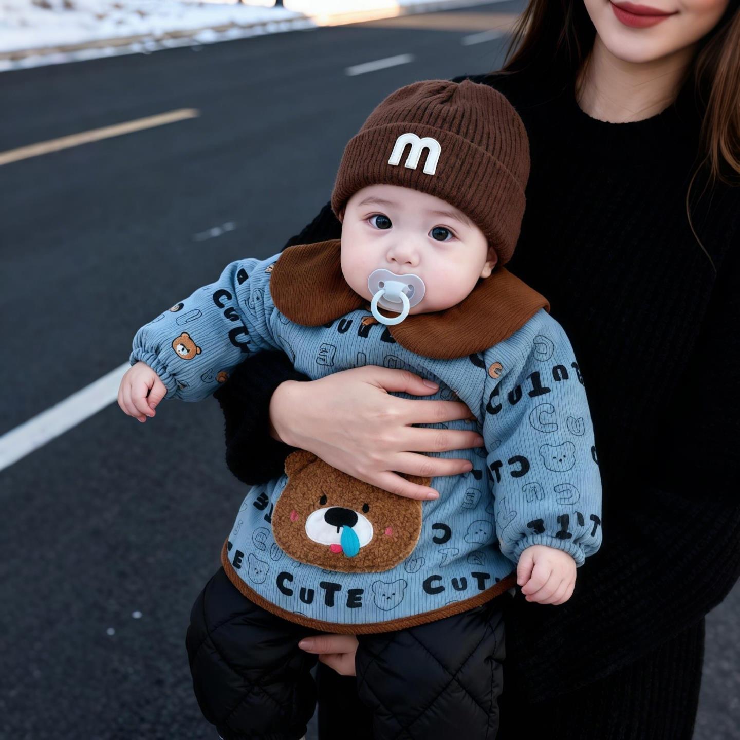 Baby boy's waterproof and dirt-proof smock