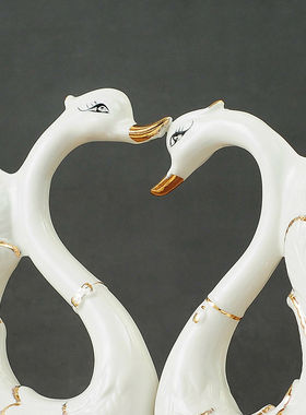 时尚天鹅摆件家居装饰工艺品摆设结婚礼物生日创意客厅工艺品陶瓷