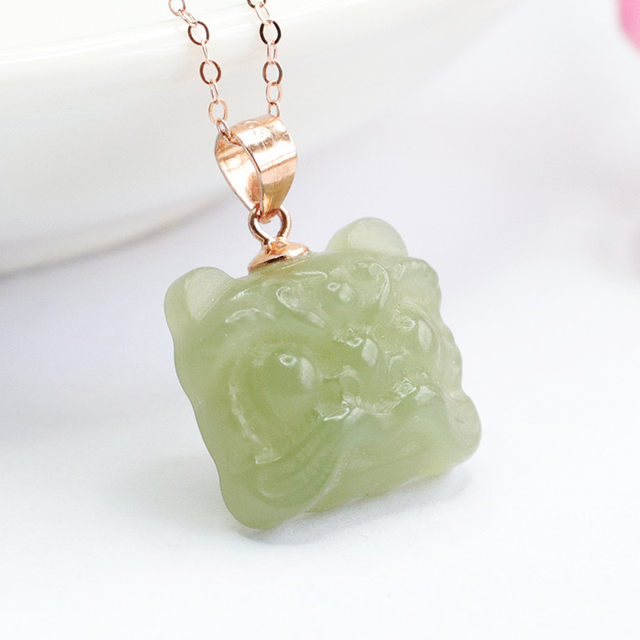 S925 silver inlaid natural Hetian jade pendant lake green lion awakening necklace jade gift girlfriend high-end sense of awakening lion pendant