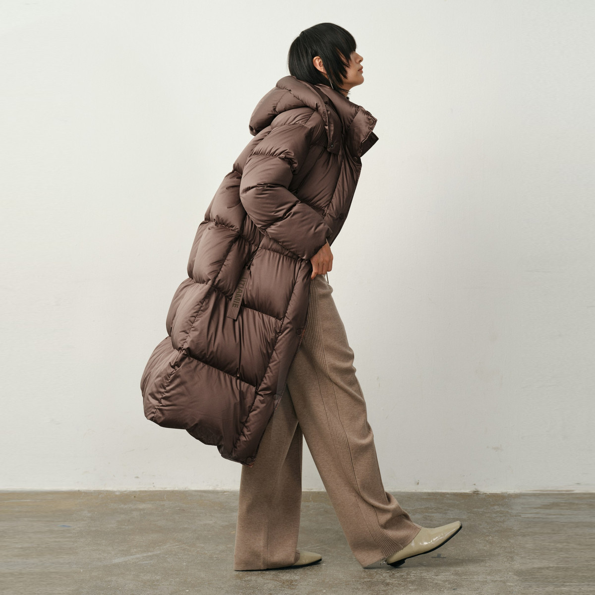 uti尤缇2025冬季新款 休闲保暖长款连帽羽绒服女外套UK450625009 - 图2