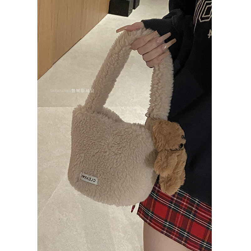 秋冬毛绒包包女2025新款潮时尚韩国小众腋下包可爱羊羔毛水桶包,淘宝优惠券,粉丝福利购,淘宝优惠卷
