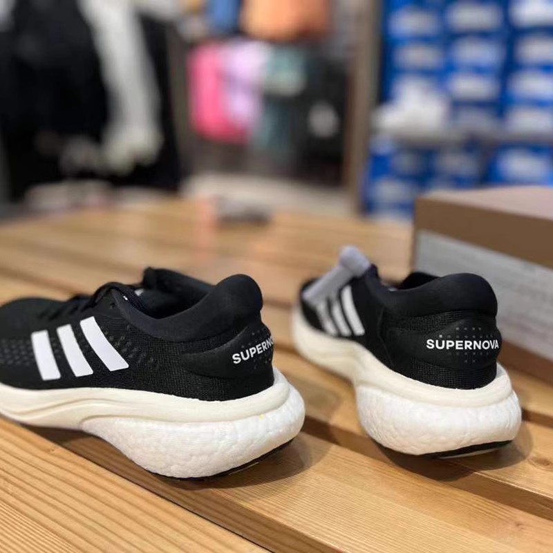 Adidas阿迪达斯女鞋正品新款跑步鞋透气缓震舒适休闲运动鞋GW6174