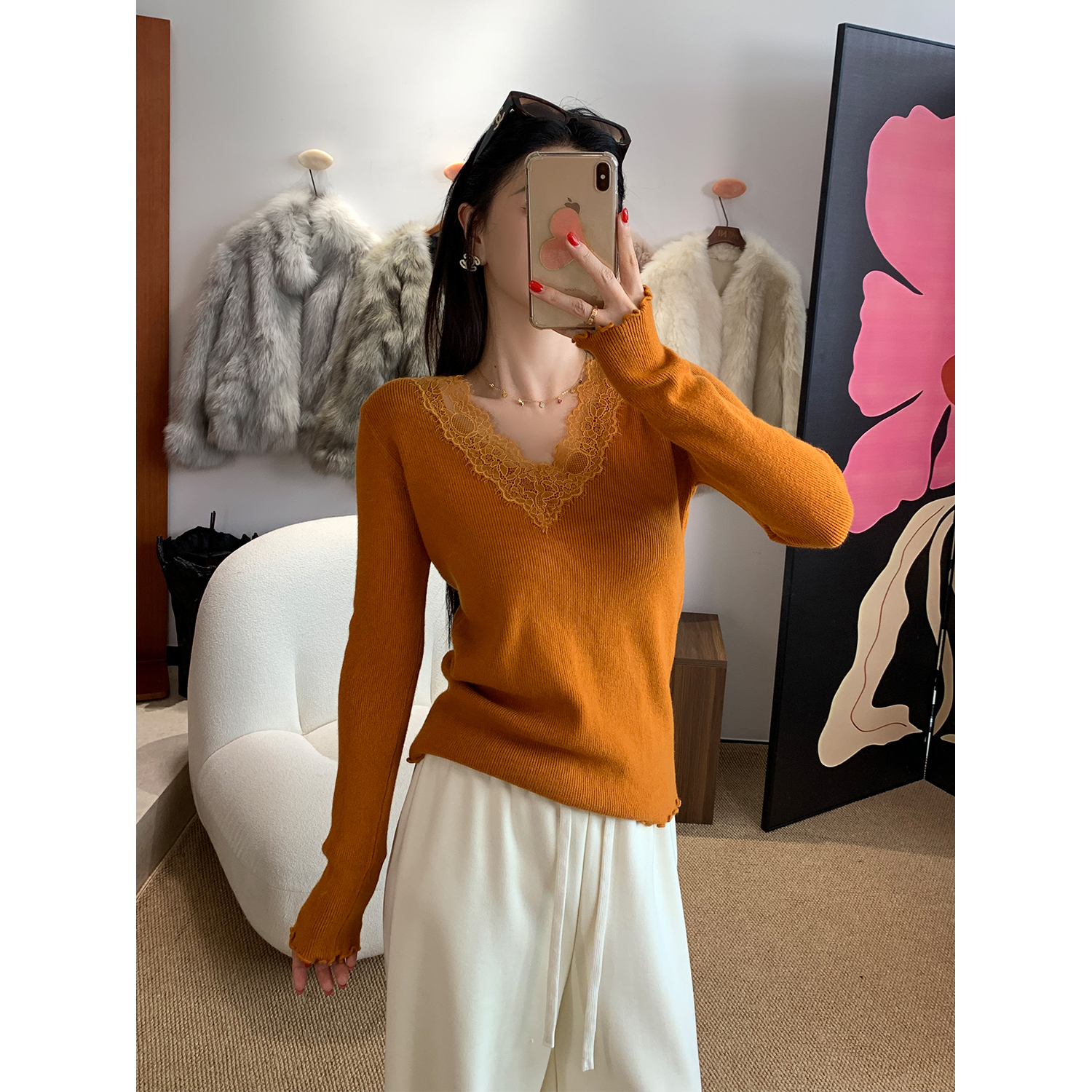 12/2  10AM 徐琳「乖乖打底」蕾丝边拼接v领修身木耳边打底衫上衣 - 图1