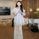 ເສື້ອຢືດ lace patchwork ຂອງແມ່ຍິງ stunning ແລະ versatile