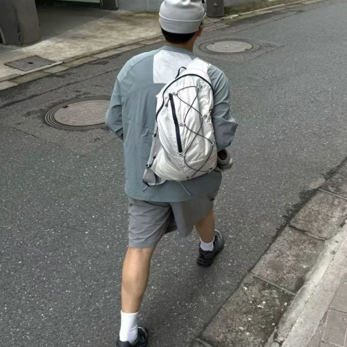 日单外贸超轻量化户外机能徒步露营登山防泼水男女款大容量双肩包 - 图2