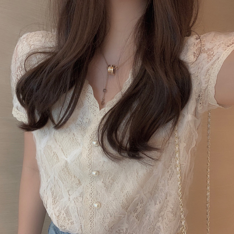 美丽盼旗舰店心机衬衫设计感超仙女夏装新款很仙的上衣洋气短袖V领蕾丝衫1