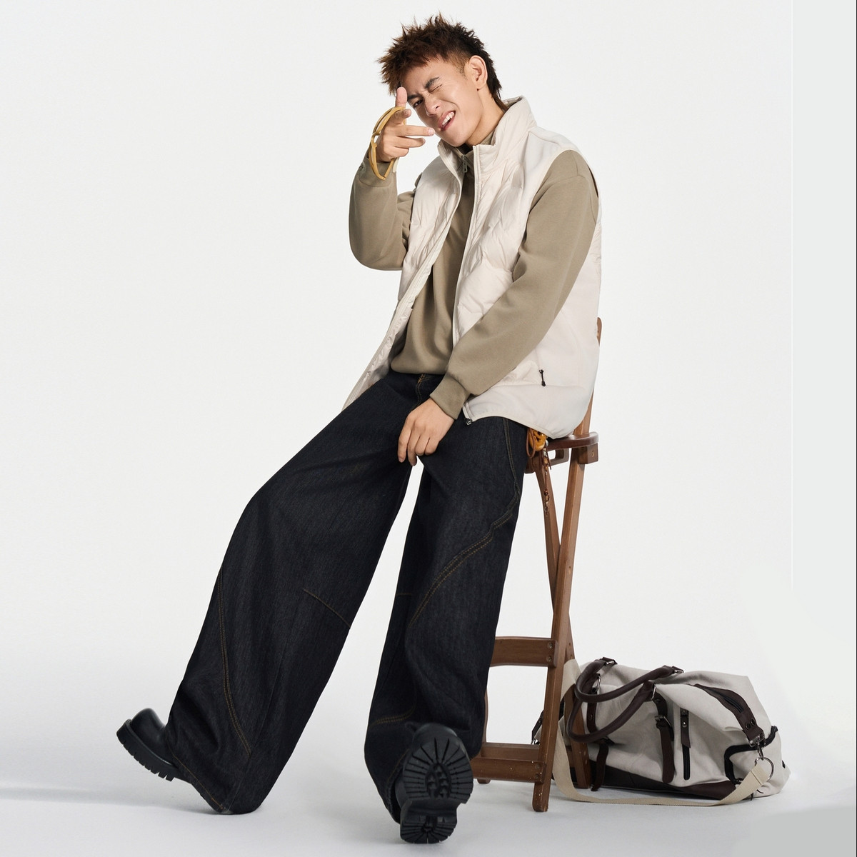 雪中飞2025冬新款羽绒马甲男女同款时尚拼接情侣运动内搭保暖马夹,淘宝优惠券,粉丝福利购,淘宝优惠卷