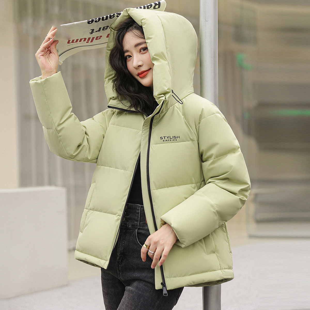 雪中飞2025春新款男女同款情侣短款连帽羽绒服纯色韩版休闲外套