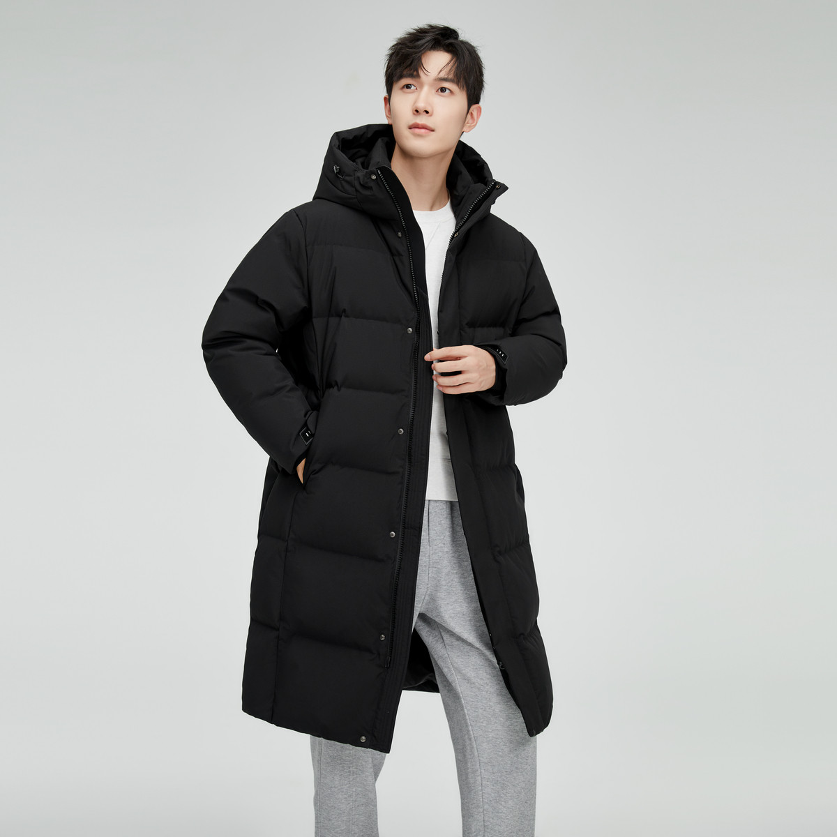 雪中飞2026秋冬新款男士长款羽绒服连帽百搭简约纯色黑灰时尚商务