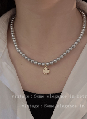 施家珍珠项链表情包笑脸锁骨链女小众复古温柔法式劲链春夏新款