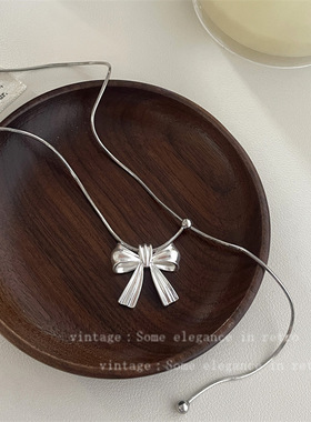 简约优雅蝴蝶结吊坠项链女款抽拉可调节轻奢毛衣链百搭饰品