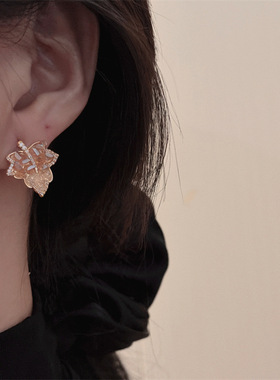 复古金色渐变水晶枫叶耳钉耳环小众设计轻奢秋冬高级感气质毛衣链