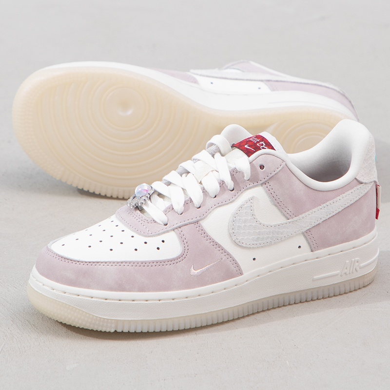 Nike耐克女鞋2024春季龙年新年款AIR FORCE 1空军一号 FZ5066-111 - 图2