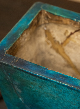 孔雀蓝釉马槽炉（红木盖座）