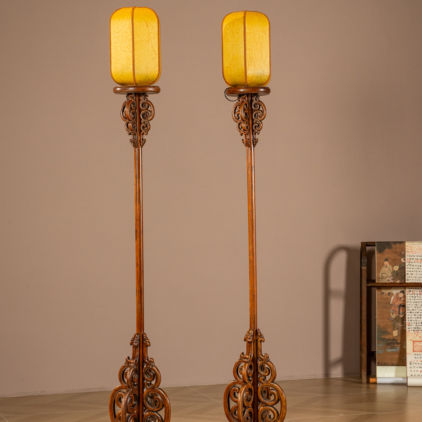 Qing Dynasty huanghuali moire fixed lamp stand