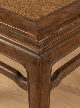 早期黄花梨束腰罗锅枨马蹄腿方凳