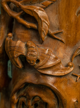 清代黄花梨雕福寿纹随形笔筒