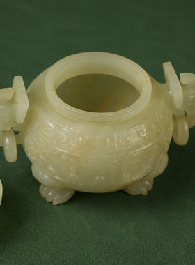 玉雕饕餮纹环耳三足香炉供器