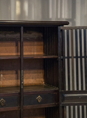 红木四抹门直棂圆角柜