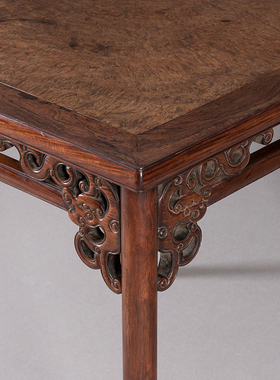 黄花梨镶瘿木透雕螭龙纹方桌