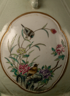 豆青釉粉彩开窗花鸟纹象耳尊