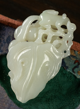 清代玉雕松鼠葡萄把件文玩古董玉器收藏天然和田玉手把件82.1g