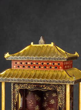 大漆描金重檐庑殿顶佛龛