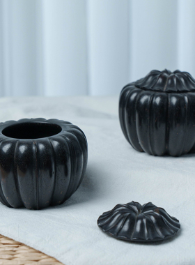 清代紫檀木雕瓜棱形围棋盒