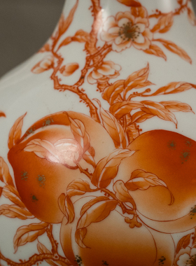 清代矾红彩福寿纹盘口赏瓶