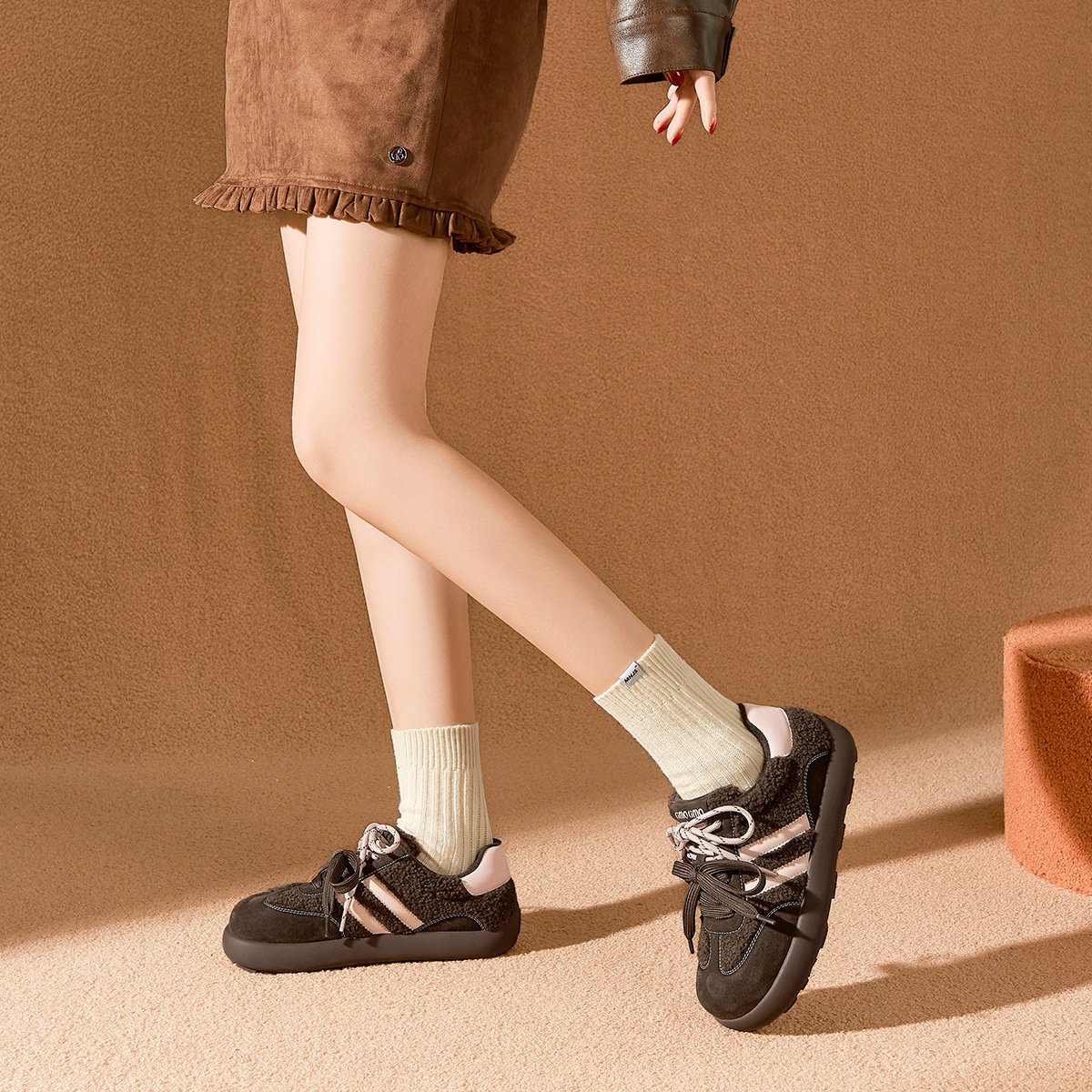 戈美其2025冬季新款双鞋带加绒休闲板鞋子商场同款复古德训鞋女款,淘宝优惠券,粉丝福利购,淘宝优惠卷