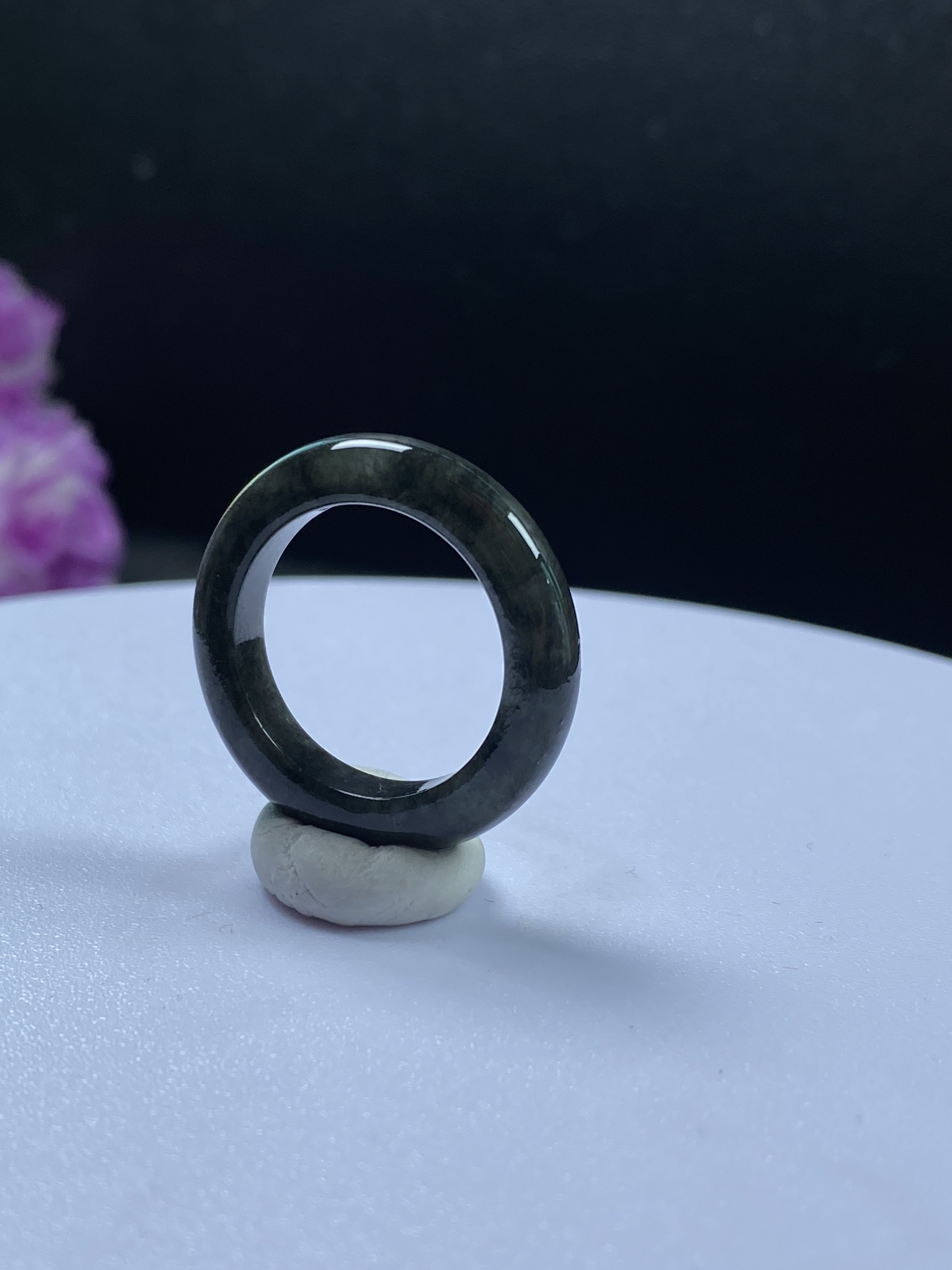 Inner diameter 18mm, natural grade A jade black chicken ring ring, Hong Kong code No. 18, certificate number 2184