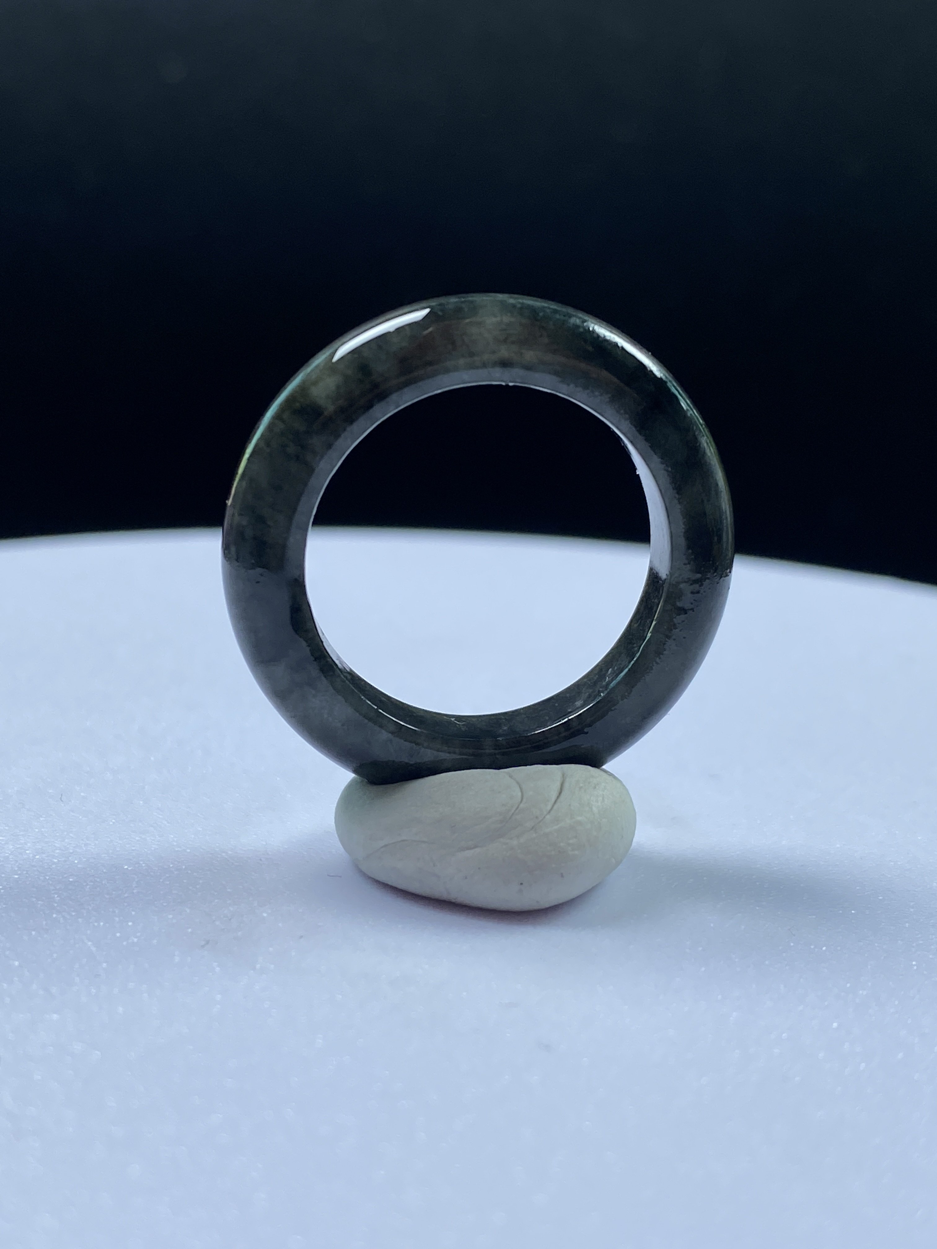 Inner diameter 18mm, natural grade A jade black chicken ring ring, Hong Kong code No. 18, certificate number 2184