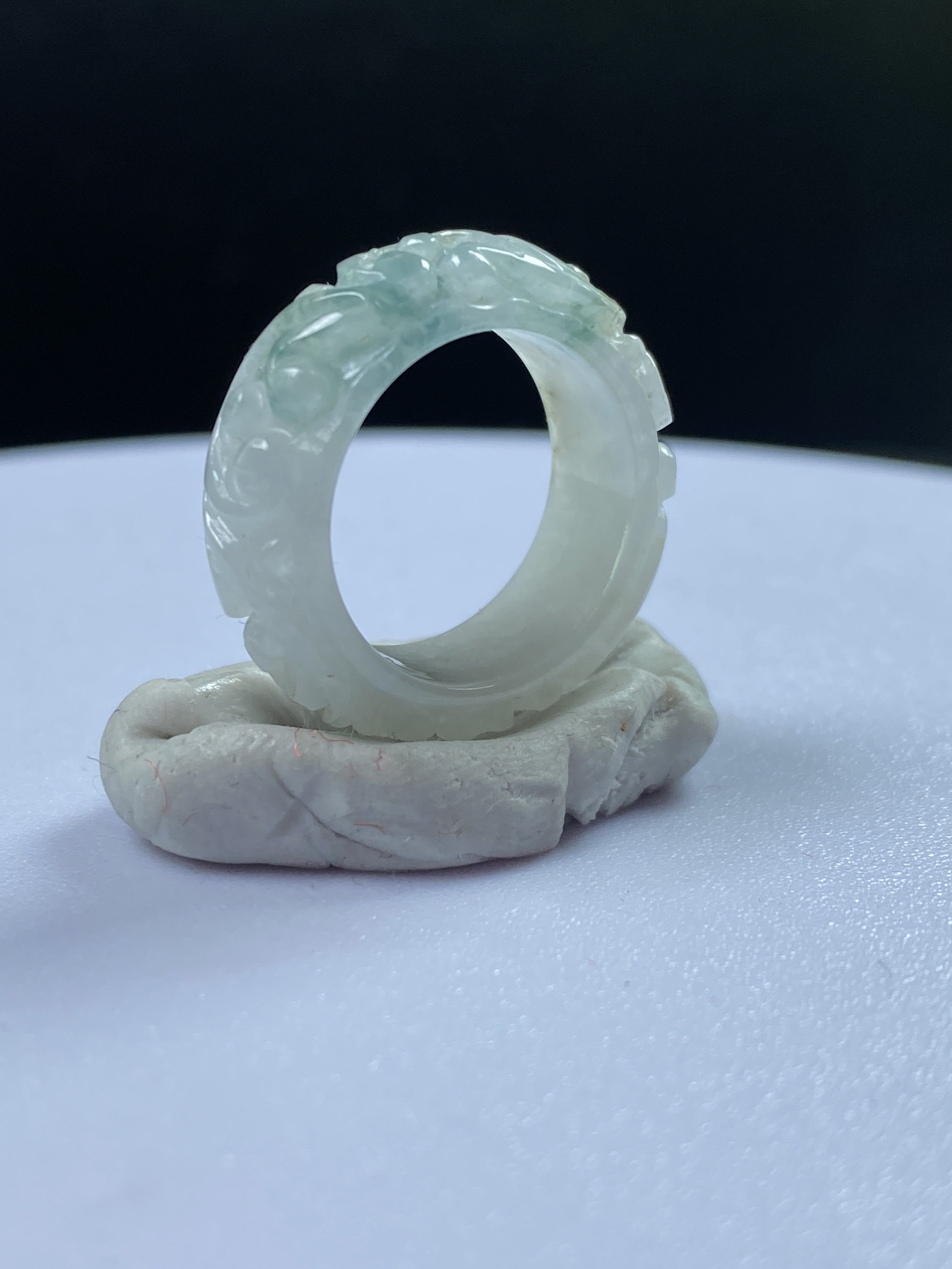 Inner diameter 15.2mm, natural grade A jadeite carved ring ring, Hong Kong code No. 10, certificate number 2792