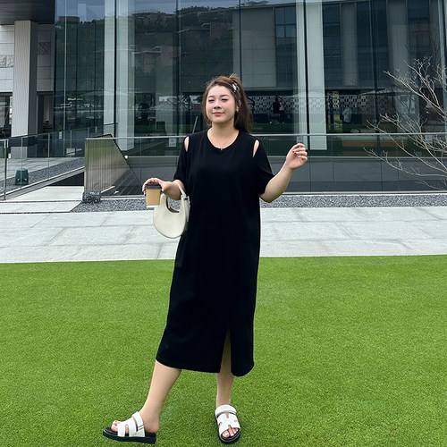 藏肉显瘦特大码小黑裙中长款夏女装200斤胖mm宽松遮肚开叉连衣裙 - 图0