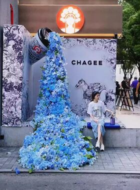 巨型仿真花瀑布花墙美陈打卡