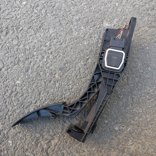 Suitable for Mercedes-Benz W251 R320 R350 R500 W164 GL350 GL450 ML350 accelerator pedal