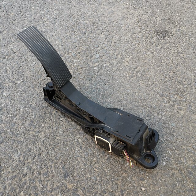 Suitable for Mercedes-Benz W251 R320 R350 R500 W164 GL350 GL450 ML350 accelerator pedal