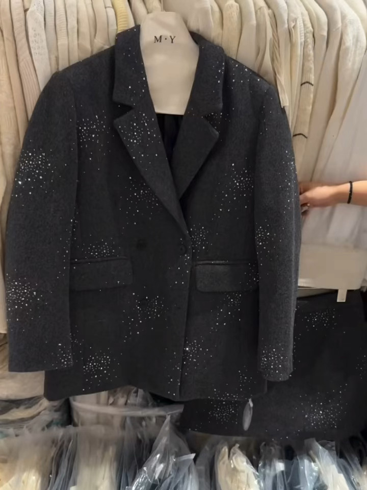 【现货】25冬季新款翻领毛呢西装羽绒外套短裙两件套装女,淘宝优惠券,粉丝福利购,淘宝优惠卷