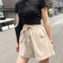 Quần short cotton và vải lanh mới 2019 nữ mùa hè thể thao rộng rãi giản dị eo cao cỡ lớn một từ vải lanh chân rộng Hồng Kông ba quần - Quần short Quần short
