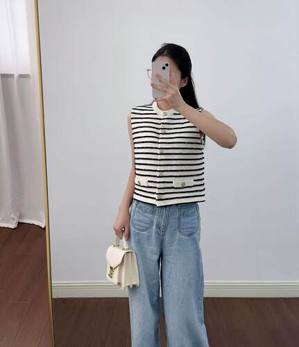 M家深圳南油高端女装2025夏季法式亮片条纹无袖针织马甲背心上衣 - 图1