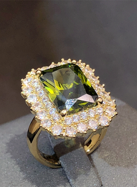 橄榄绿宝石满钻戒指女