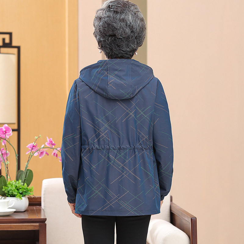 秋装外套60岁70春秋风衣服妈妈装 浅麦中老年女装