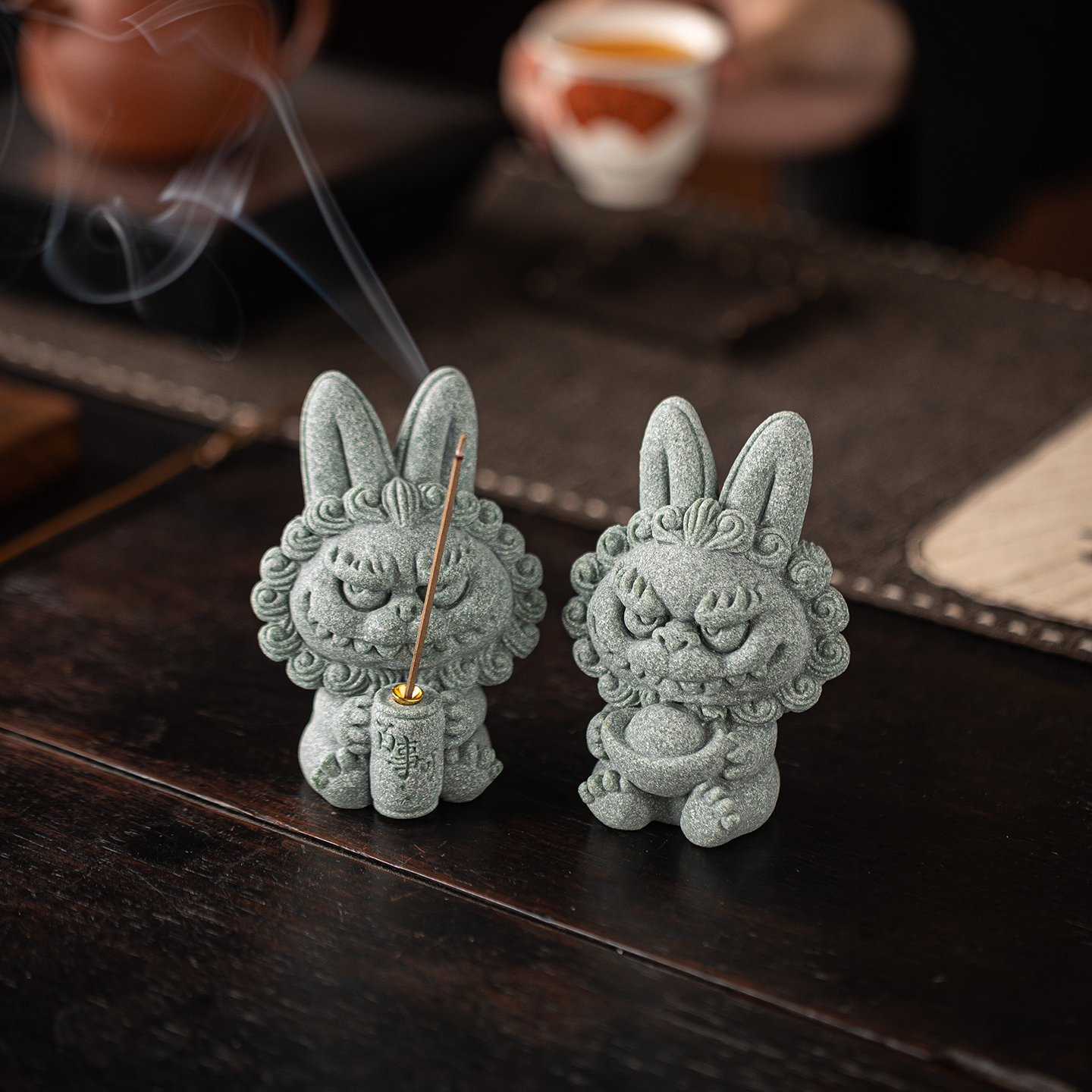 国潮兔狮爷招财进宝一对桌面摆件装饰创意小兔子茶桌书房茶台装饰 - 图1