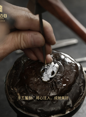 宫匠造办十朝十美高飞燕足银吊坠